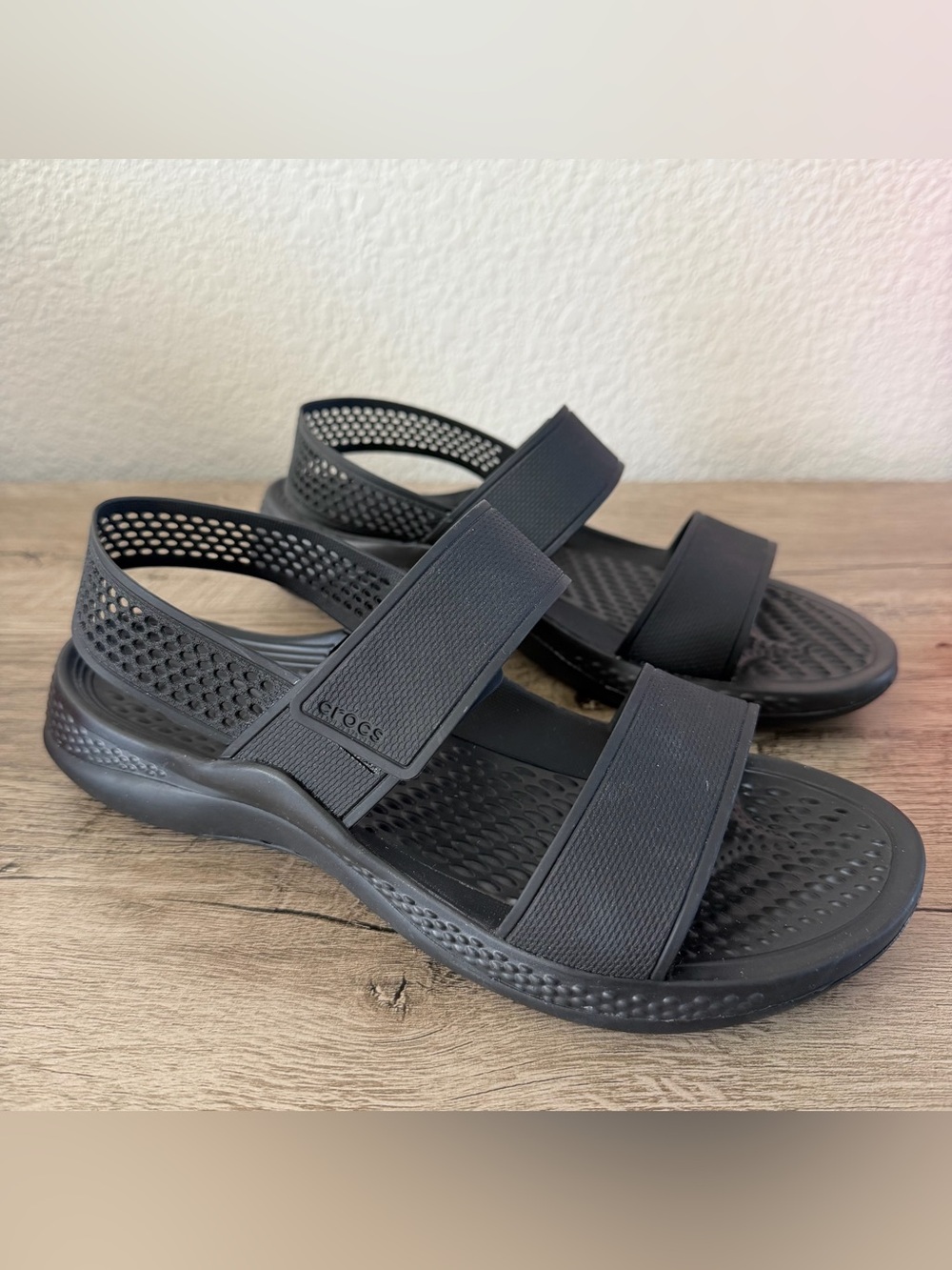 Crocs Women's LiteRide 360 Sandal Black Size 7W Adjustable Hook & Loop Slingback